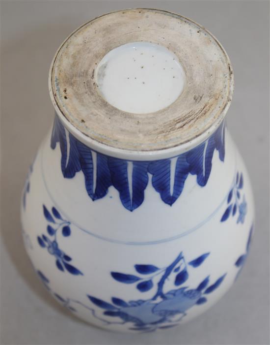 A Chinese blue and white Meiping vase, Kangxi period, 16cm